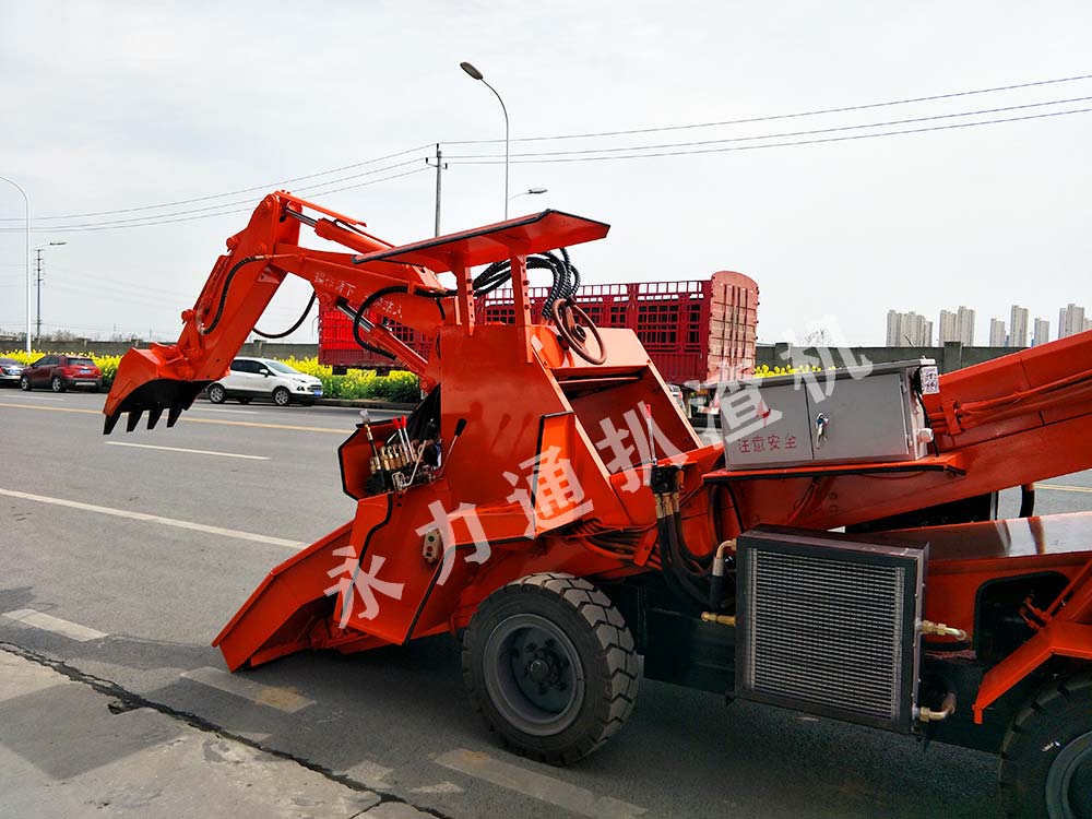 永力通扒渣機(jī)發(fā)車 (17).jpg 永力通扒渣機(jī)發(fā)車 (17).jpg