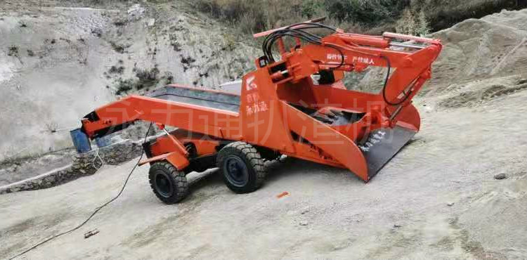 扒渣機(jī)在礦山.jpg 扒渣機(jī)在礦山.jpg